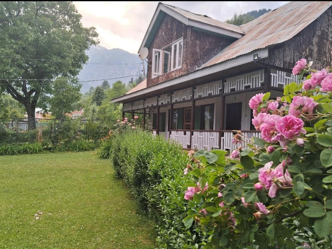 Pk Cottage Pahalgam Exterior photo